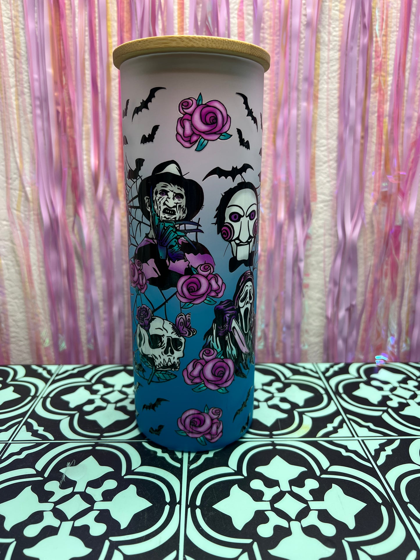 Horror floral glass can